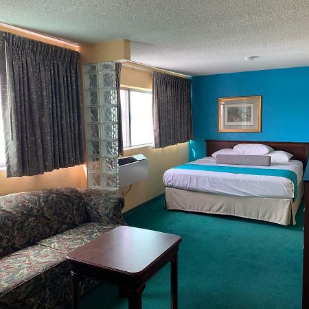 Howard Johnson By Wyndham Denver West Wheat Ridge Bagian luar foto