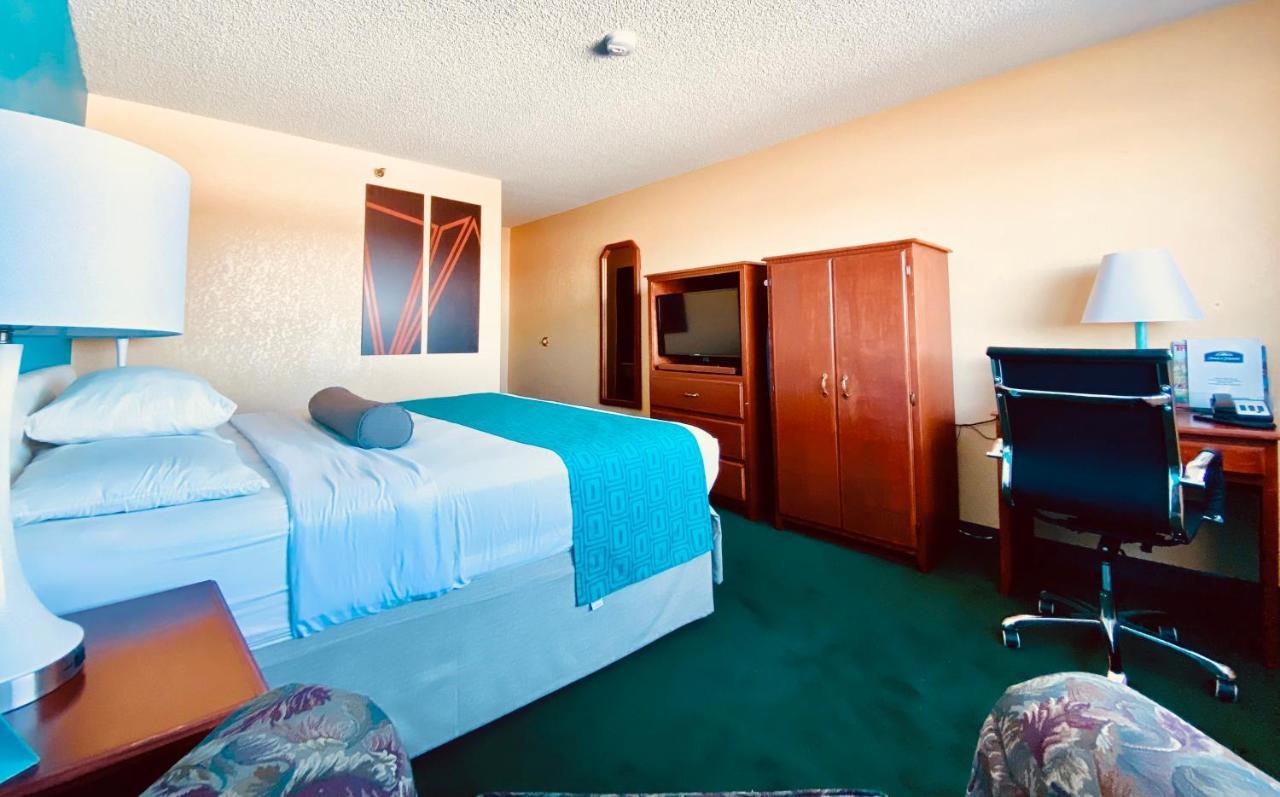 Howard Johnson By Wyndham Denver West Wheat Ridge Bagian luar foto