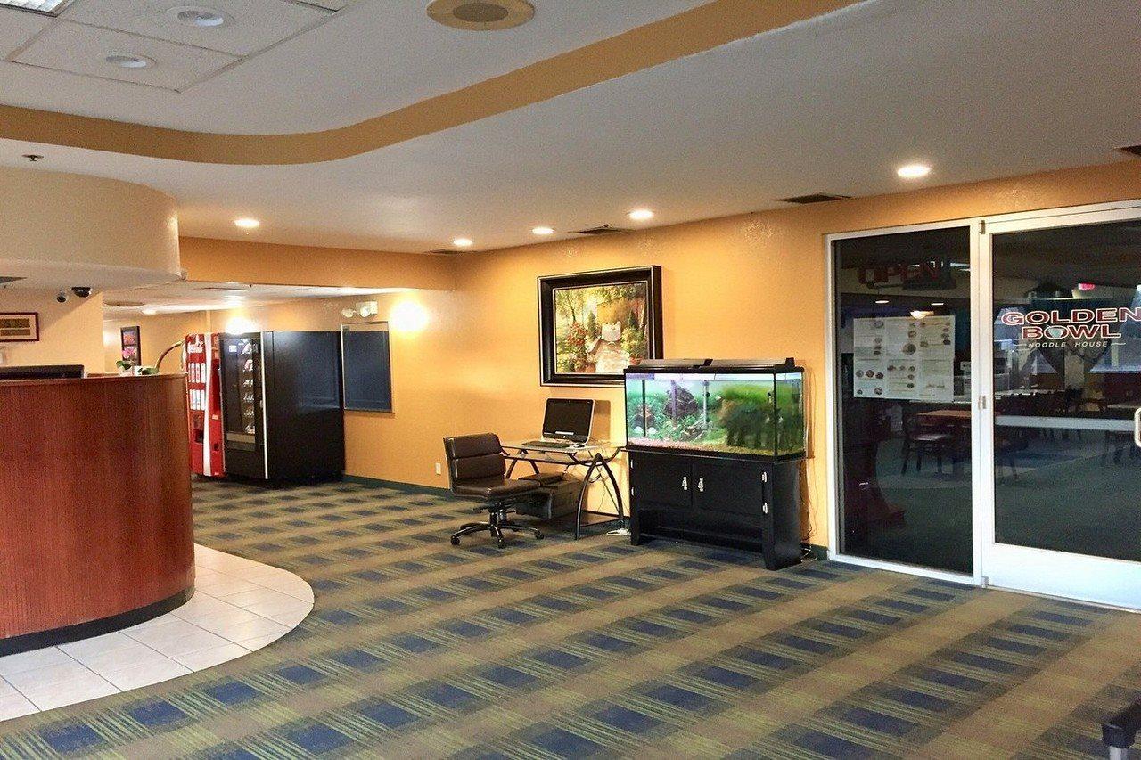 Howard Johnson By Wyndham Denver West Wheat Ridge Bagian luar foto