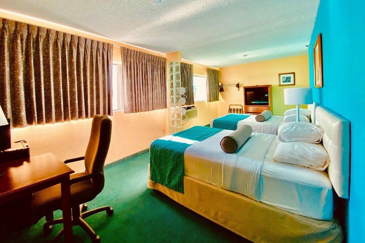 Howard Johnson By Wyndham Denver West Wheat Ridge Bagian luar foto