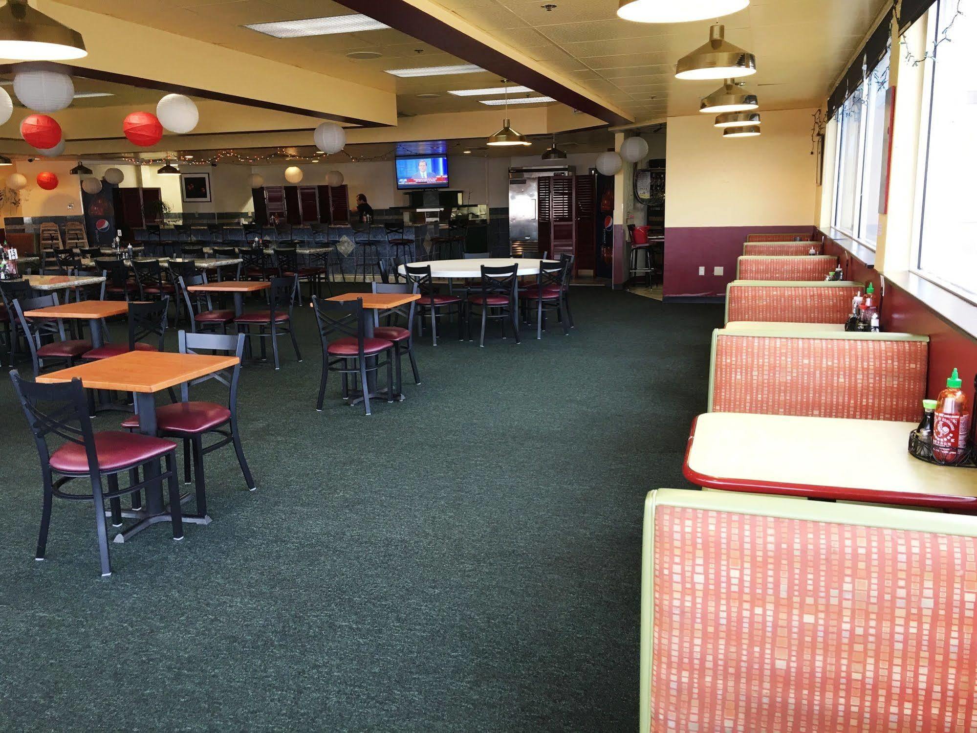 Howard Johnson By Wyndham Denver West Wheat Ridge Bagian luar foto