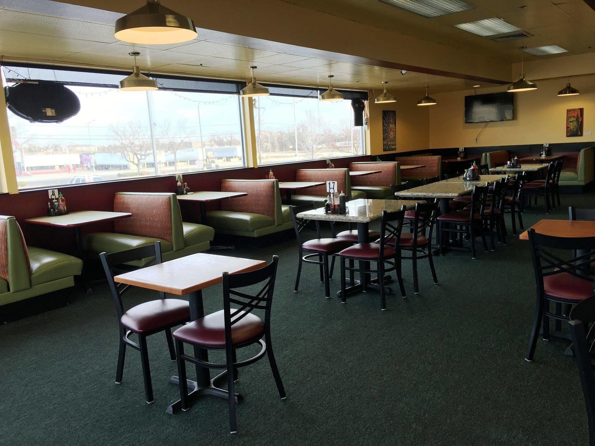 Howard Johnson By Wyndham Denver West Wheat Ridge Bagian luar foto