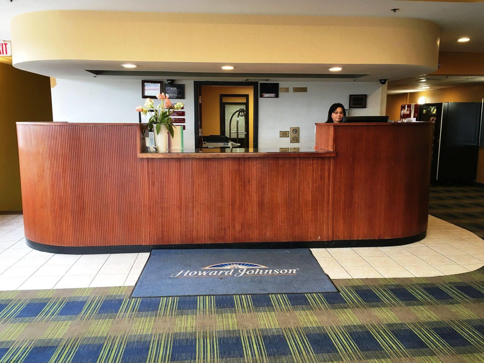 Howard Johnson By Wyndham Denver West Wheat Ridge Bagian luar foto