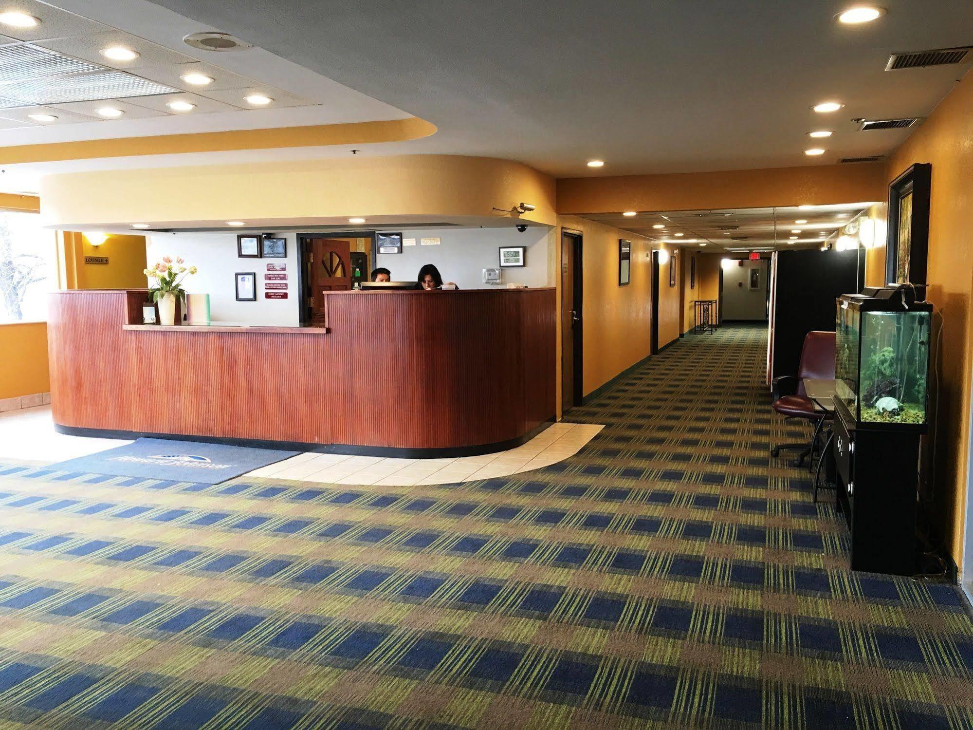 Howard Johnson By Wyndham Denver West Wheat Ridge Bagian luar foto