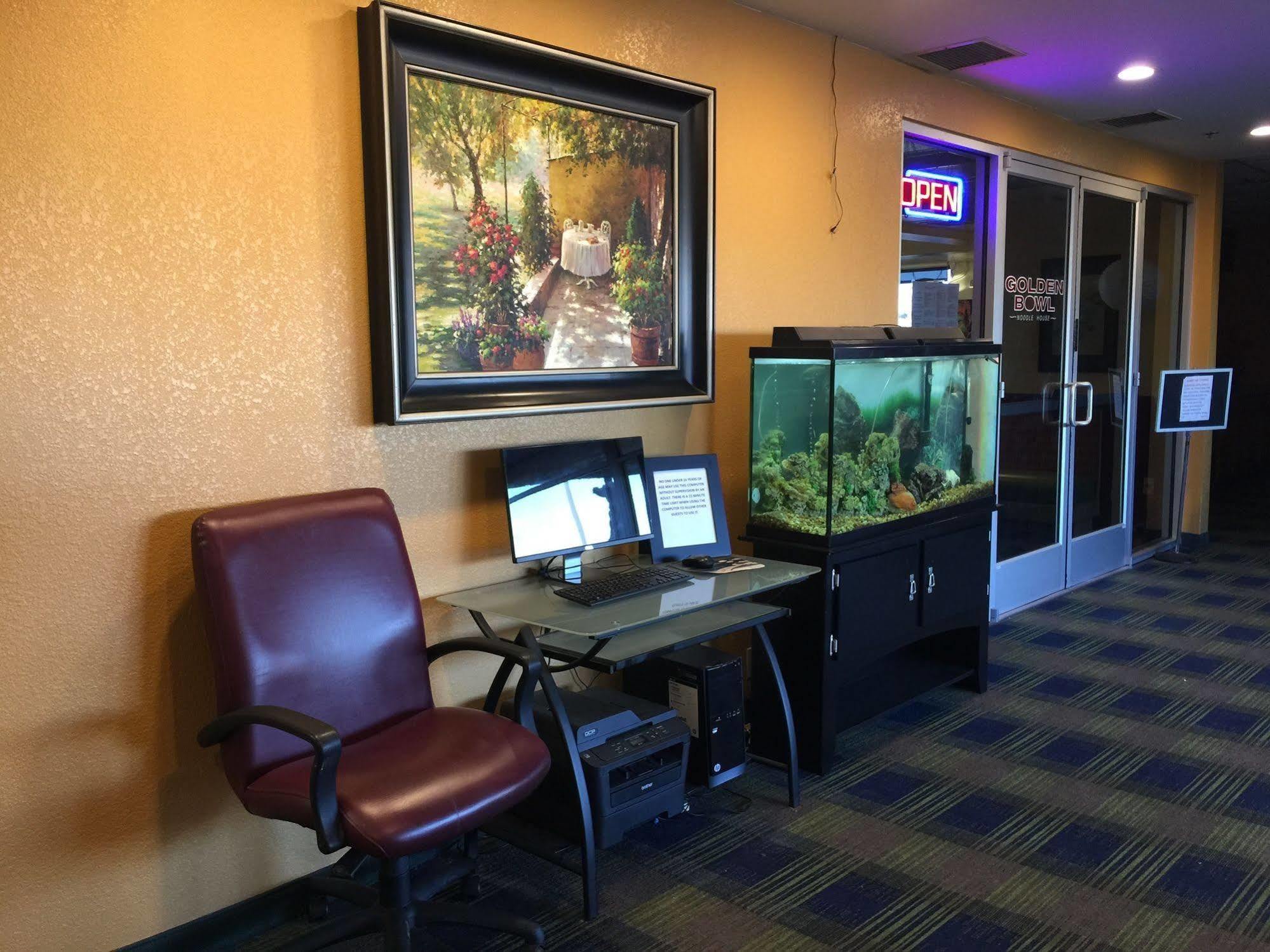 Howard Johnson By Wyndham Denver West Wheat Ridge Bagian luar foto