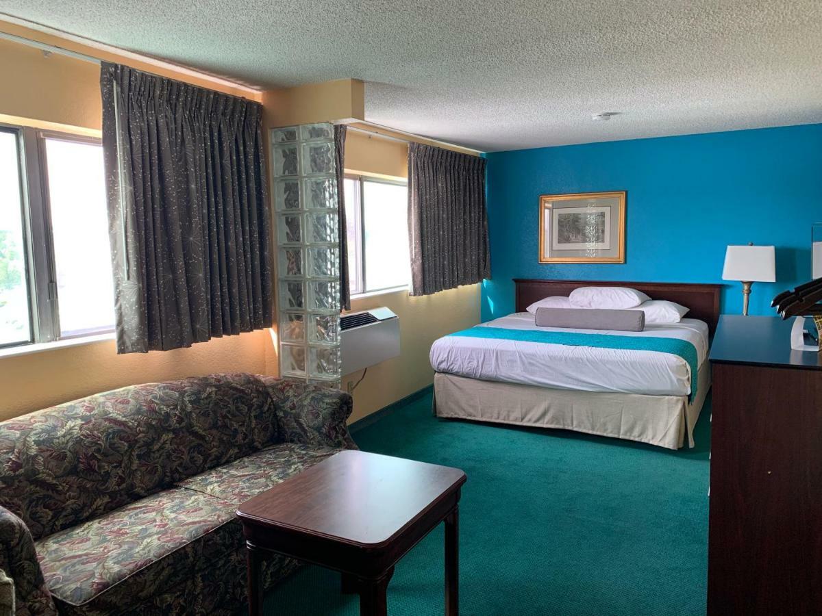 Howard Johnson By Wyndham Denver West Wheat Ridge Bagian luar foto