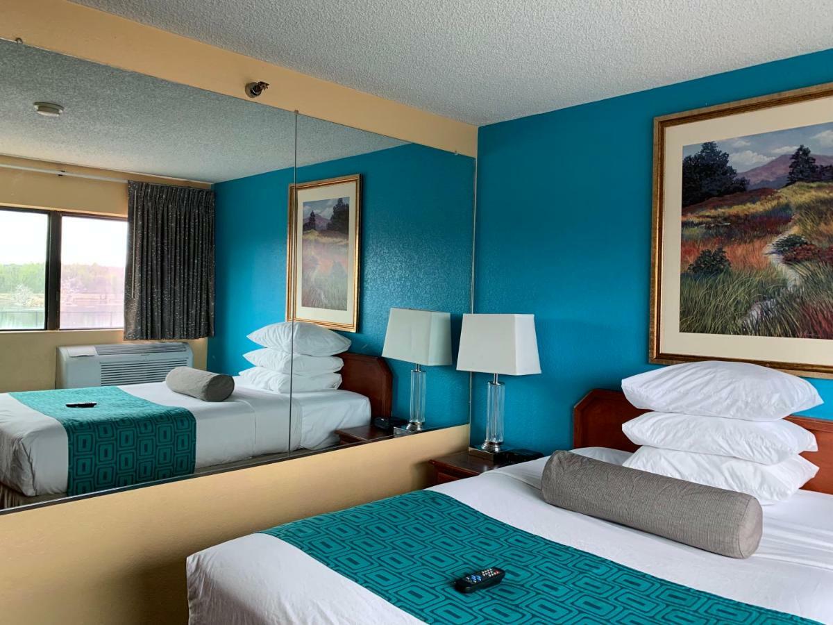 Howard Johnson By Wyndham Denver West Wheat Ridge Bagian luar foto