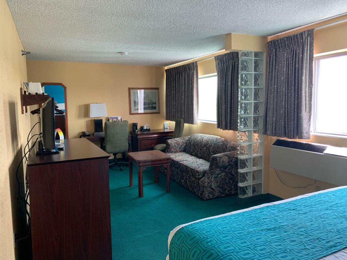Howard Johnson By Wyndham Denver West Wheat Ridge Bagian luar foto