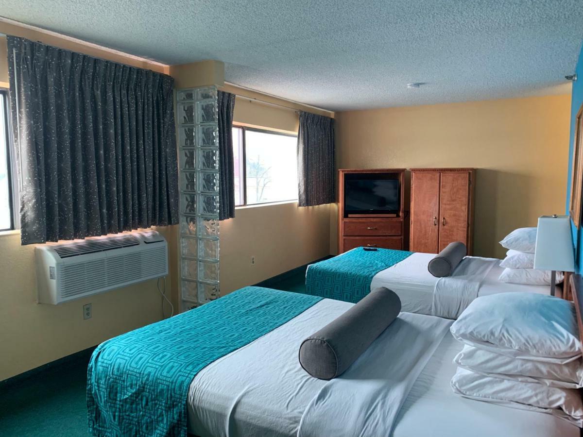 Howard Johnson By Wyndham Denver West Wheat Ridge Bagian luar foto