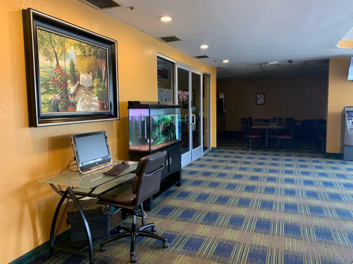 Howard Johnson By Wyndham Denver West Wheat Ridge Bagian luar foto