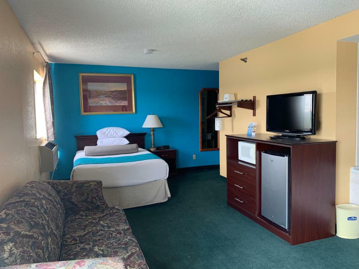 Howard Johnson By Wyndham Denver West Wheat Ridge Bagian luar foto