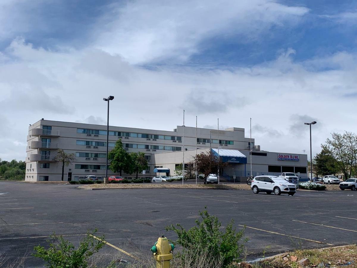 Howard Johnson By Wyndham Denver West Wheat Ridge Bagian luar foto