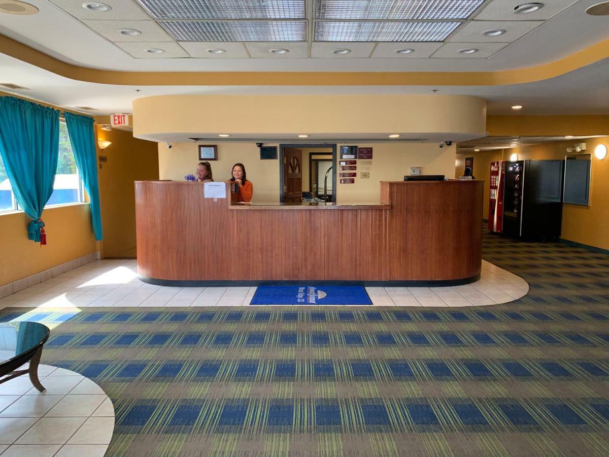 Howard Johnson By Wyndham Denver West Wheat Ridge Bagian luar foto